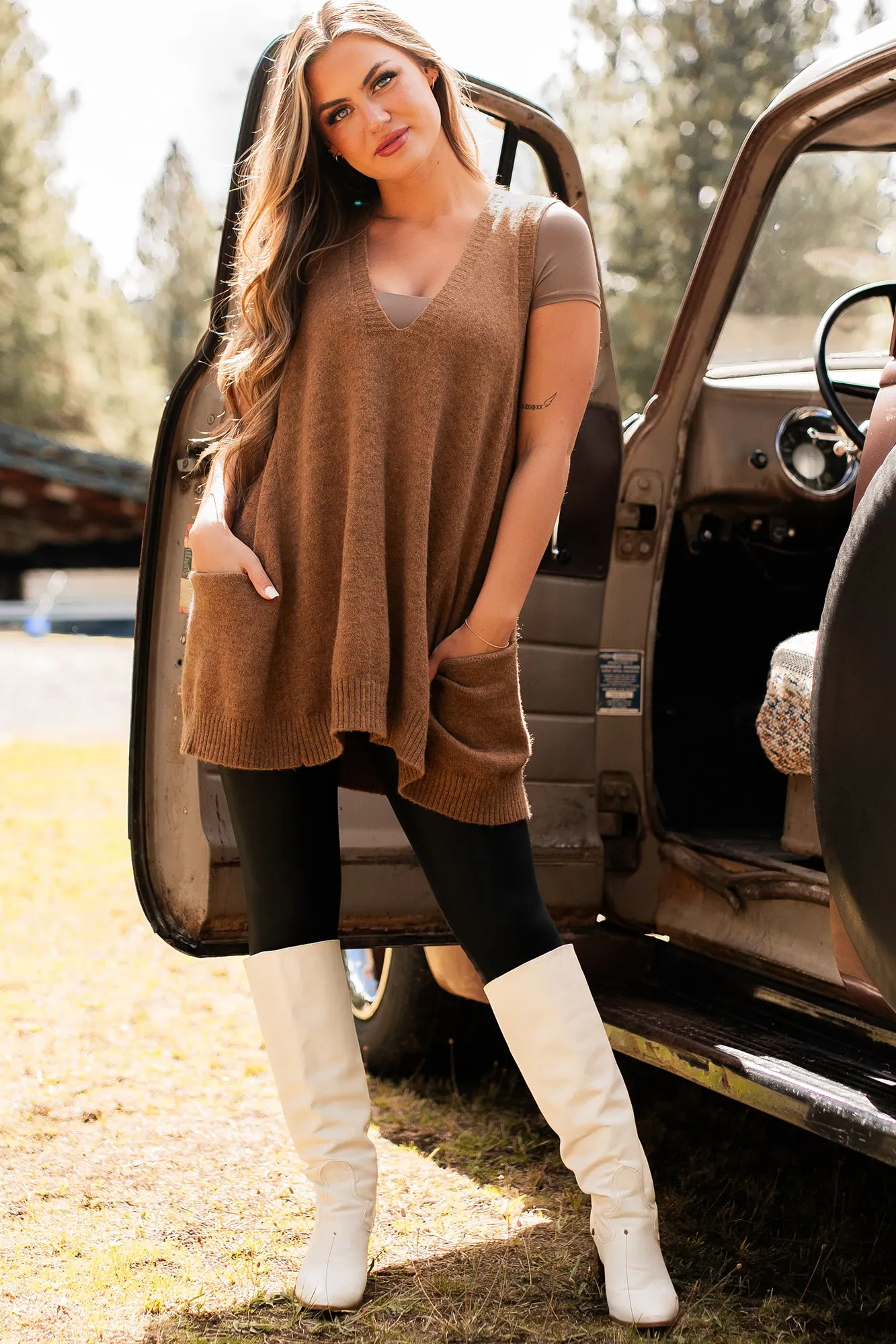 Catch Your Gaze Oversized Sweater Vest (Pecan)