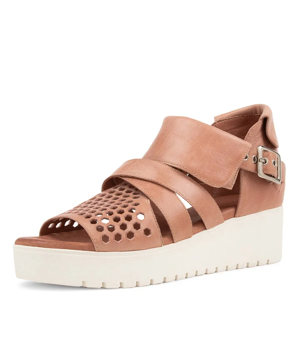 DJANGO & JULIETTE Olyn Blush Leather Sandals Ws