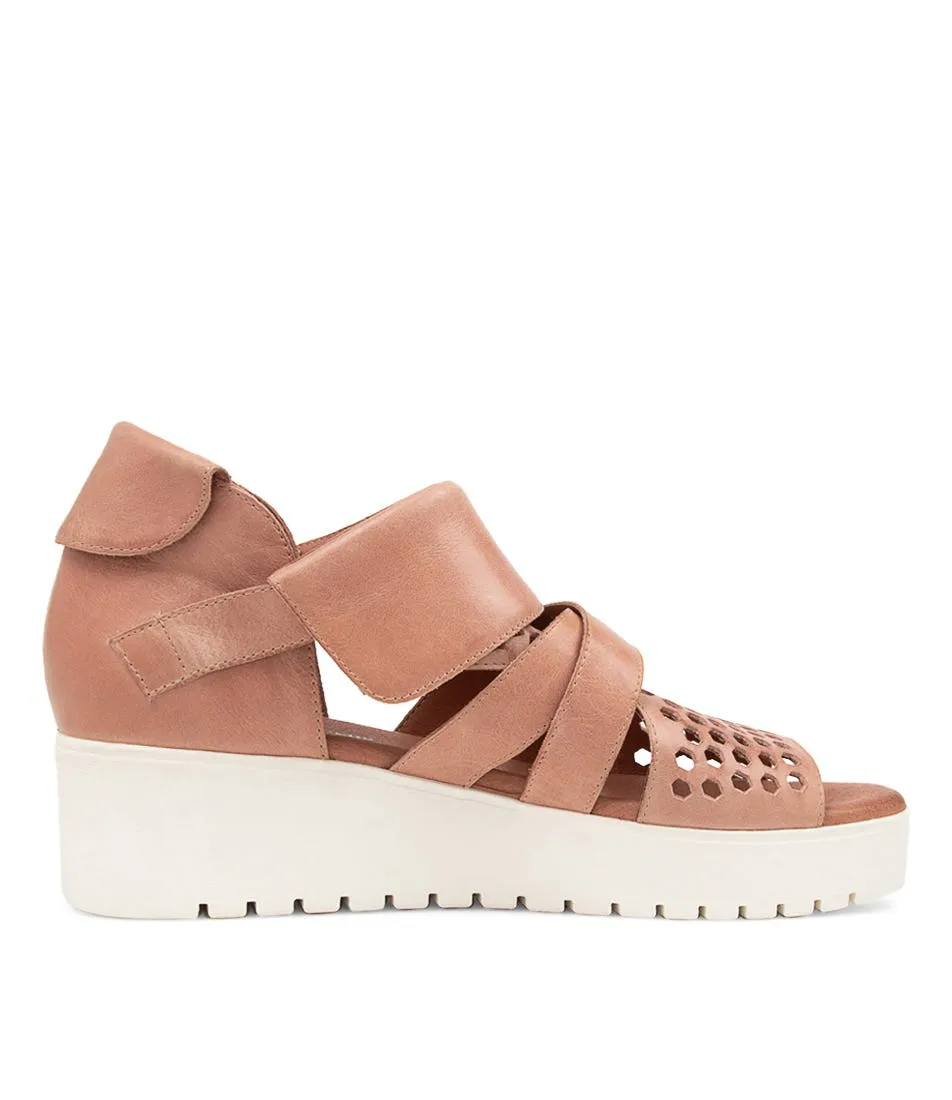 DJANGO & JULIETTE Olyn Blush Leather Sandals Ws