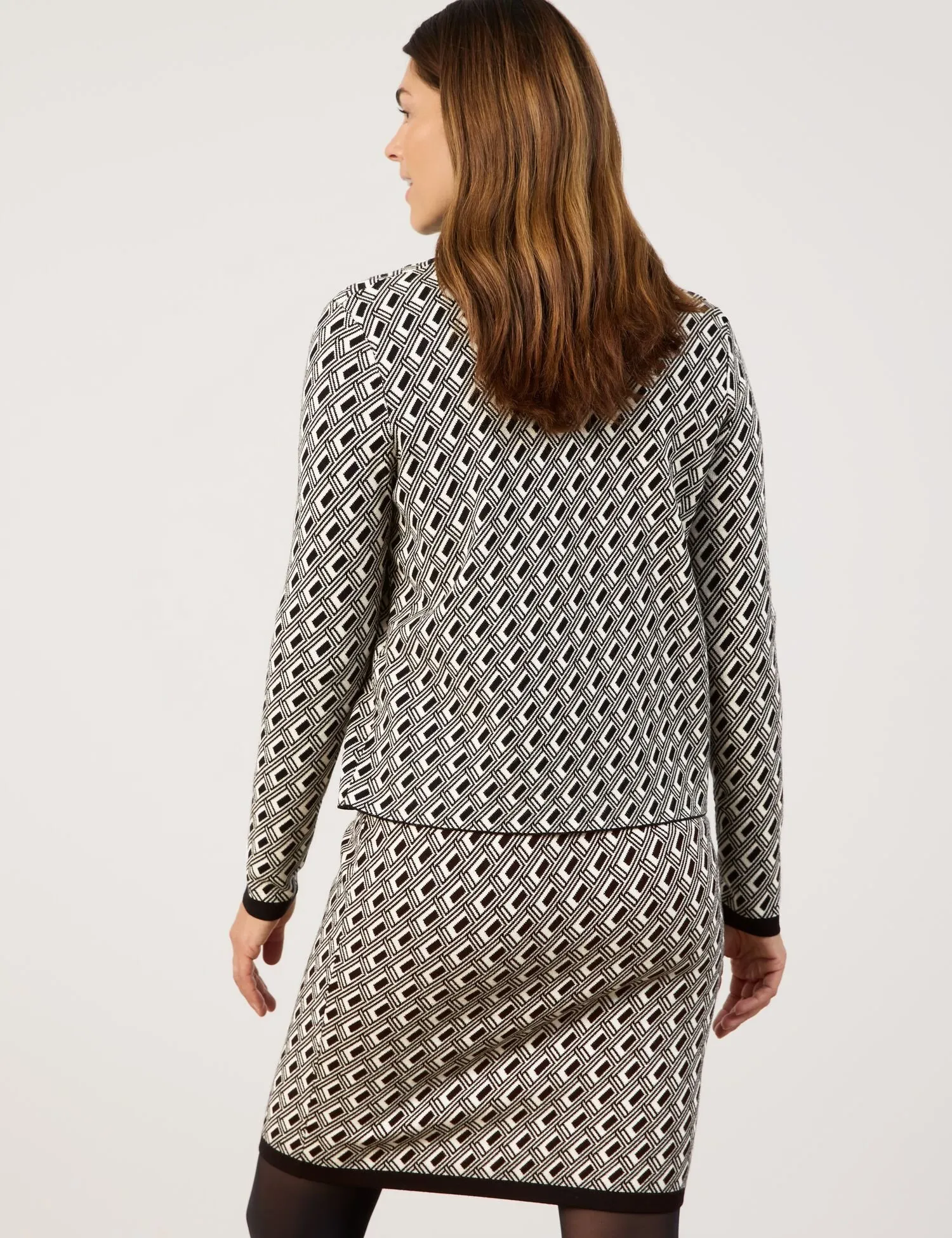 Elegant jacquard knit cardigan