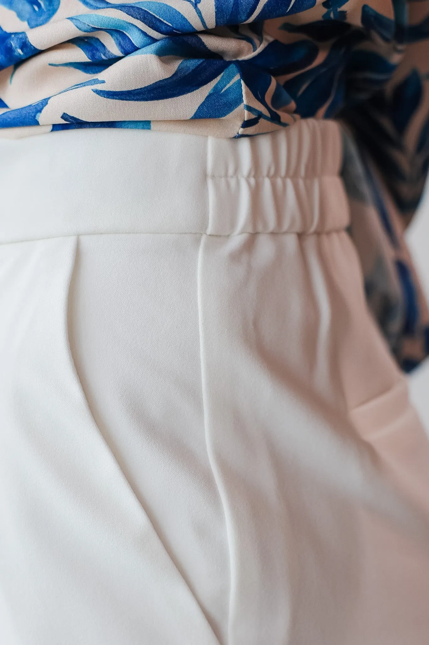 Pleated Shorts - White-