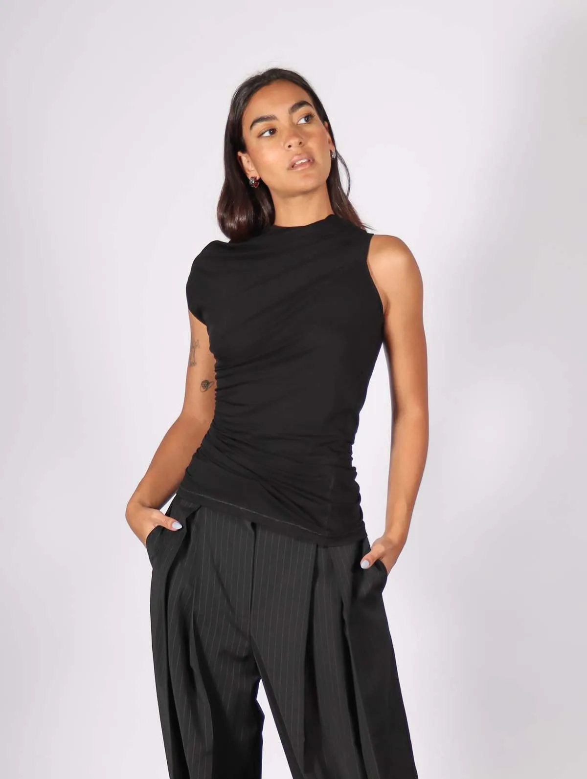 Sleeveless Wind Top - Black