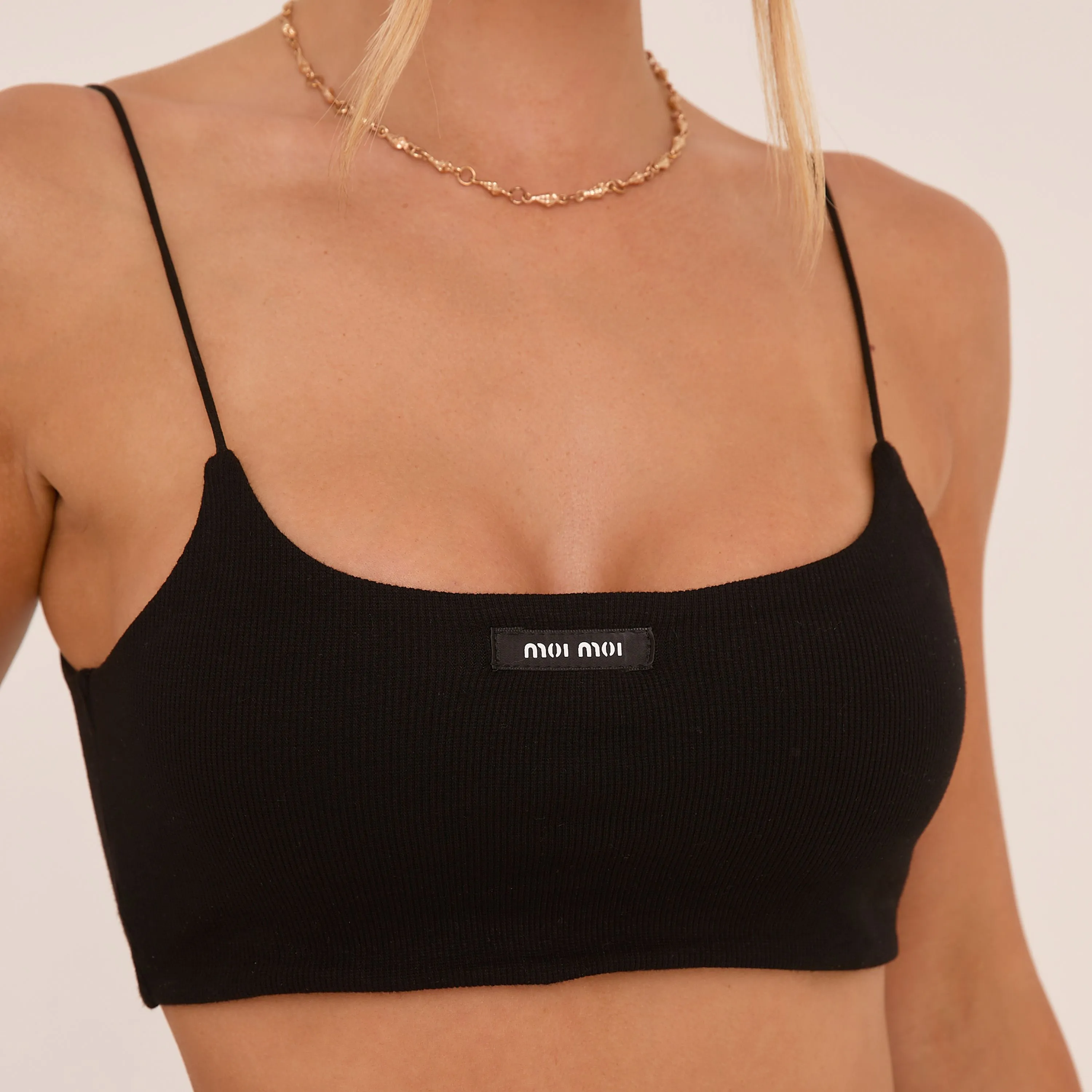 Strappy Square Neck Moi Slogan Cropped Vest Top In Black Rib